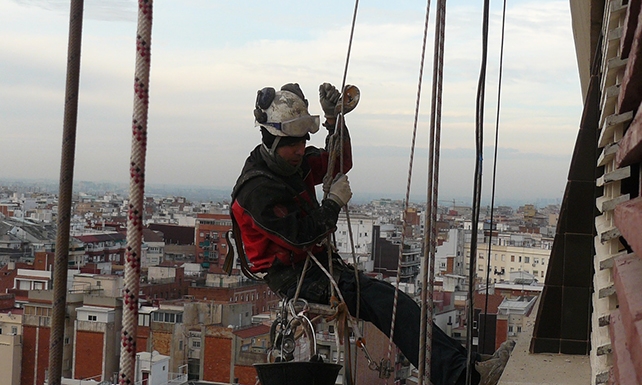 Rehabilitación de fachadas en calle Felipe de Paz (Barcelona)