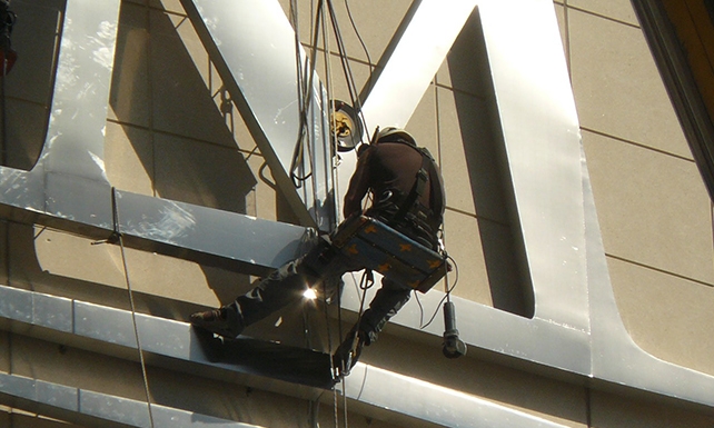 Trabajos verticales para Hotel Grand Marina Hotel (Barcelona)