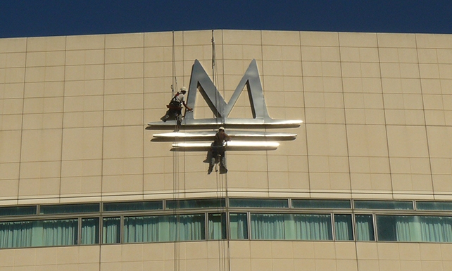 Trabajos verticales para Hotel Grand Marina Hotel (Barcelona)