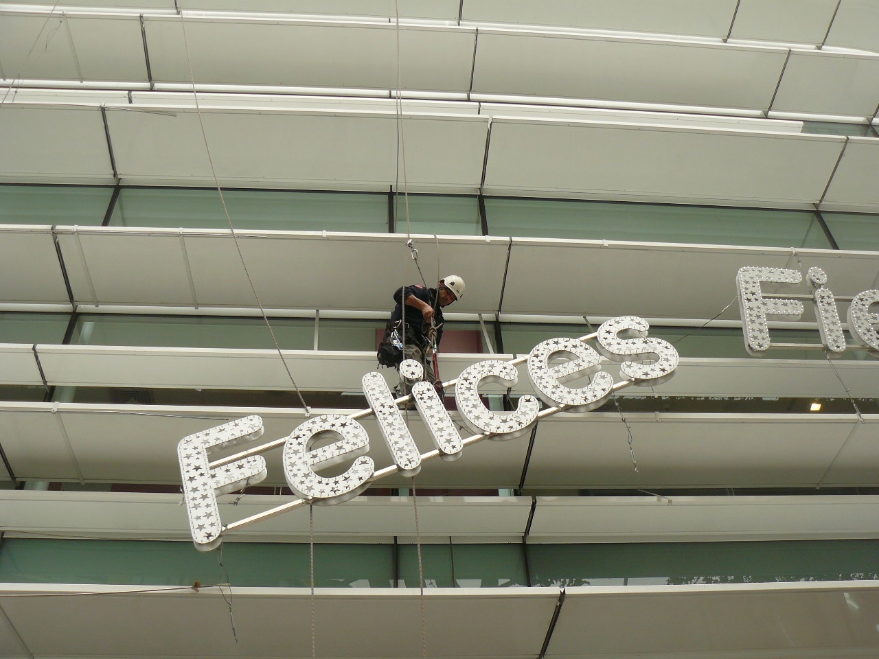 Instalación de elementos publicitarios